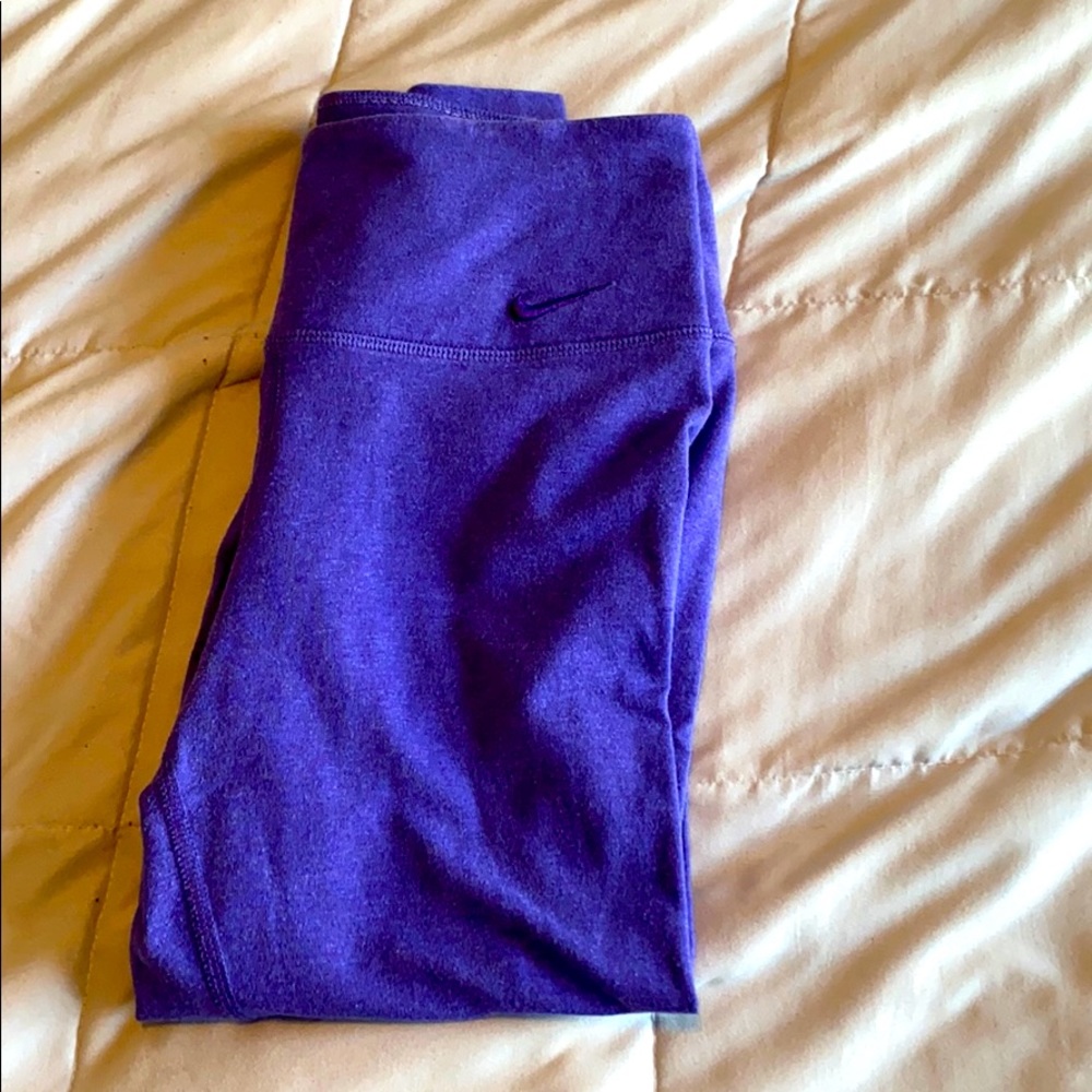 Women’s XS Nike Dry fit purple leggings